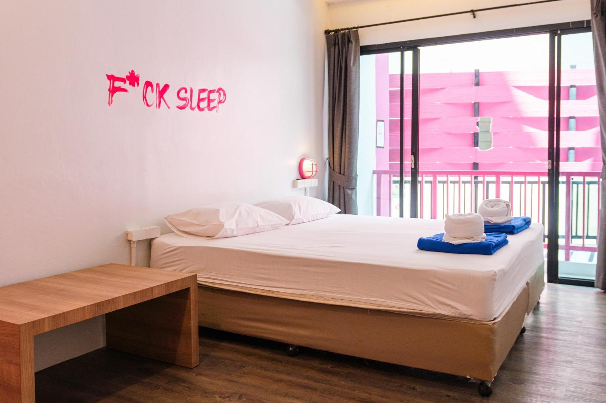 Hostel Slumber Surf Phuket Kata Exterior foto